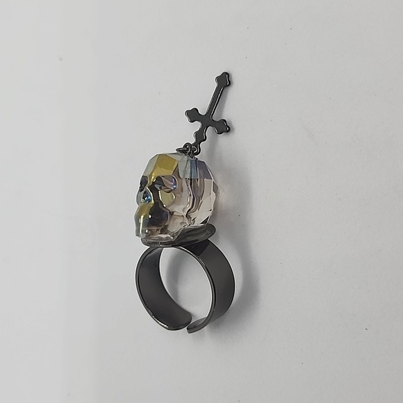 GASOLINE GLAMOUR BADLANDS SWAROVSKI CRYSTAL SKULL CHARM RING - Picture 2 of 7